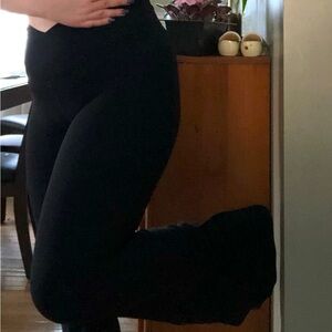 OFFLINE BY AERIE black high waisted crossover flare leggings. Women’s size Large